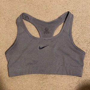 Women’s Nike Drifit sports bra